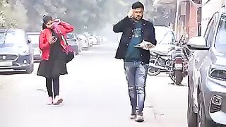 Girl showerd honesty even after seeing million of rupees