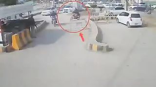 Complete CCTV #Peshawar Police Line Before Blast www.peshawarlive.com