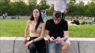 Девушка может отказаться от удобства только у Джиниина