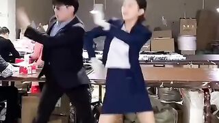 Разминка в обеденный перерыв!