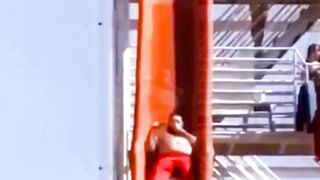 Случай в аквапарке.