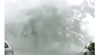 Вау , как бушует природа.
