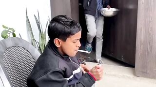 اتنی چھوٹی عمر میں سگریٹ پینے کا انجام