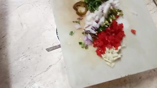 Aalo aur cheez omlate recepi by manat cooking