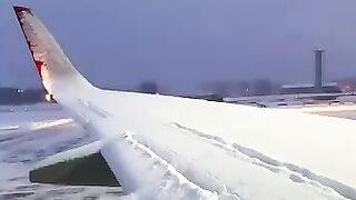 How to clean airplane in snowboarding.... Removing snow