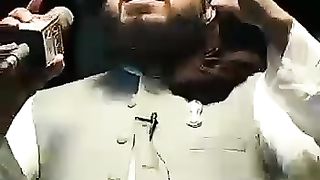 Pti Kay seniar kanjer fawad daboo ki saad bahi nay chetrol kar di