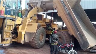 Engine installing of volvo dump