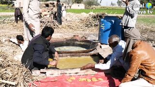 Fresh sugarcane juice in village