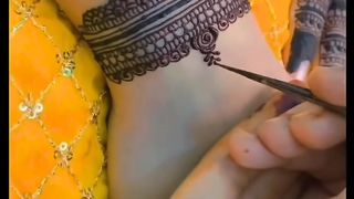 Beautifull gol tikki mehndi designs