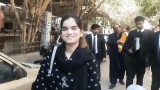 aliza feroz khan wife