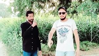 Duniya to pairo se chalti hai han meri jan
