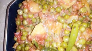 Matar Aloo Curry Recipe - Aloo Matar ki Sabzi - Pure Punjabi Style Aloo Matar