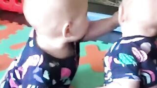 Twin babies smile ????
