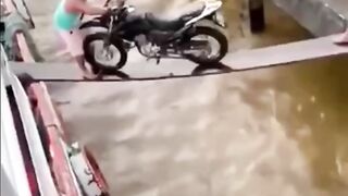 План был очень надёжен, надёжен как швейцарские часы.