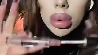Как правильно красить губы