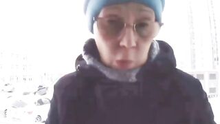 женщина, которая принесла квитанции, обматерила маленького ребенка
