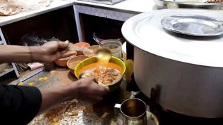 Karachi food street | Khattay Aloo | Food review | Khamosh Raheel