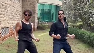 Akshay Kumar & Tiger Shroff FLAUNT their dance moves on 'Main Khiladi Tu Ana_HD.