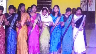Santhali traditional dence in santhali girls