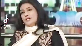 Renowned TV Actor saba Hameed about talking country situation crying