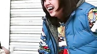 پاپا مما کے پاؤں دباتے ہیں اف بچی کی باتیں سنیں مزہ نہ آئے پھر کہنا ????????????