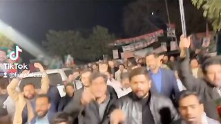 Stands with Leader ???????? Imrankhan❤