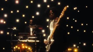 Chris Brown - It's Giving Christmas