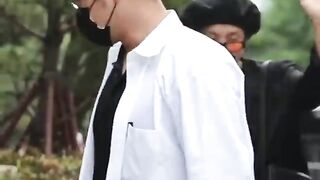 Bts v entry