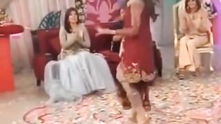nelam munir dance to pathan movie songs
