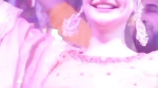 Wahaj Ali and Hania Amir dance in drama Mujhe Pyaar hua tha BTS