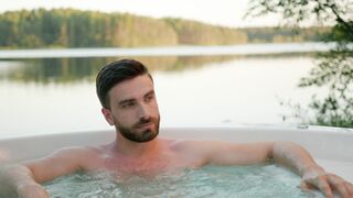 Ах, как я люблю пердеть в воде. Это просто жесть.