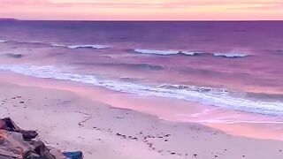 Розовый закат на море.