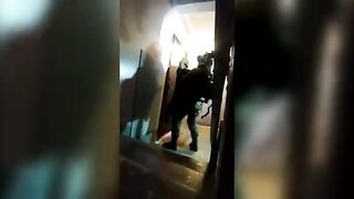 купил полицейскую форму и пошёл наказывать знакомую