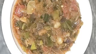 Hary pyaz ( Spring onion ) tamator ki sabzi