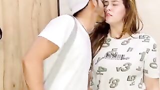 Twins sister ky chaker mi ps gya