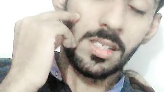 Samne wali larki dhek rhi ha