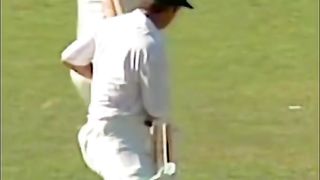 Bowled, Warne ????