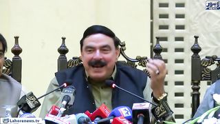 Saad Rafique bashes Sheikh Rasheed on smoking cigars publically