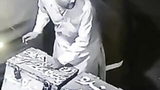 Masjid k paisy chori karne wala choor