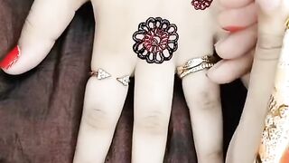Beautiful mehndi design for girls