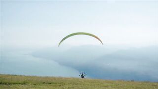 Peoples in the sky...parachuting