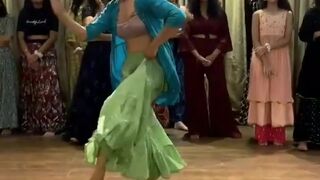 Beautiful girl dancing with song most viral dancing video