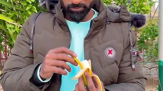 Kela khana menhga per gya????????????