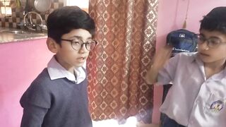 Donon ke glasses lag Gaye Hain