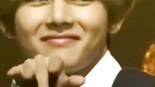 Ajoyib kulgu sohibi Kim Taehyung