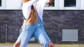I wanna dance with you like this.