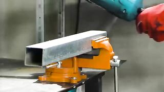 Делаем торцовочную пилу из дрели за несколько шагов