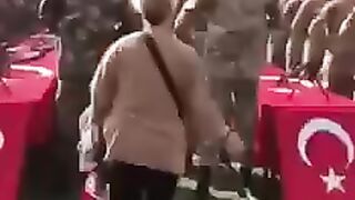 Мать приехала к сыну в строй!