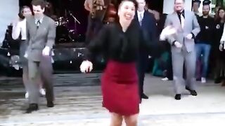 Красиво зарядили.