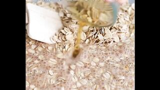 اسٹابری اینڈ کیلےاوٹ میل   Strawberry and banana Oatmeal